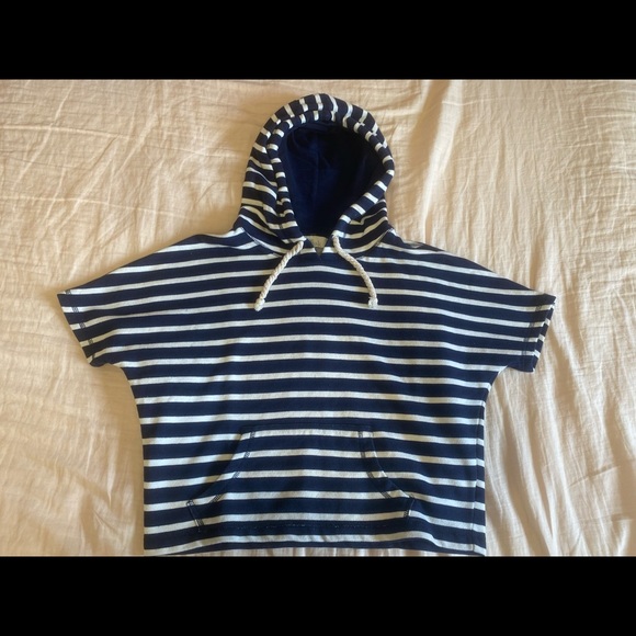 Cropped short-sleeve hoodie - Picture 1 of 2